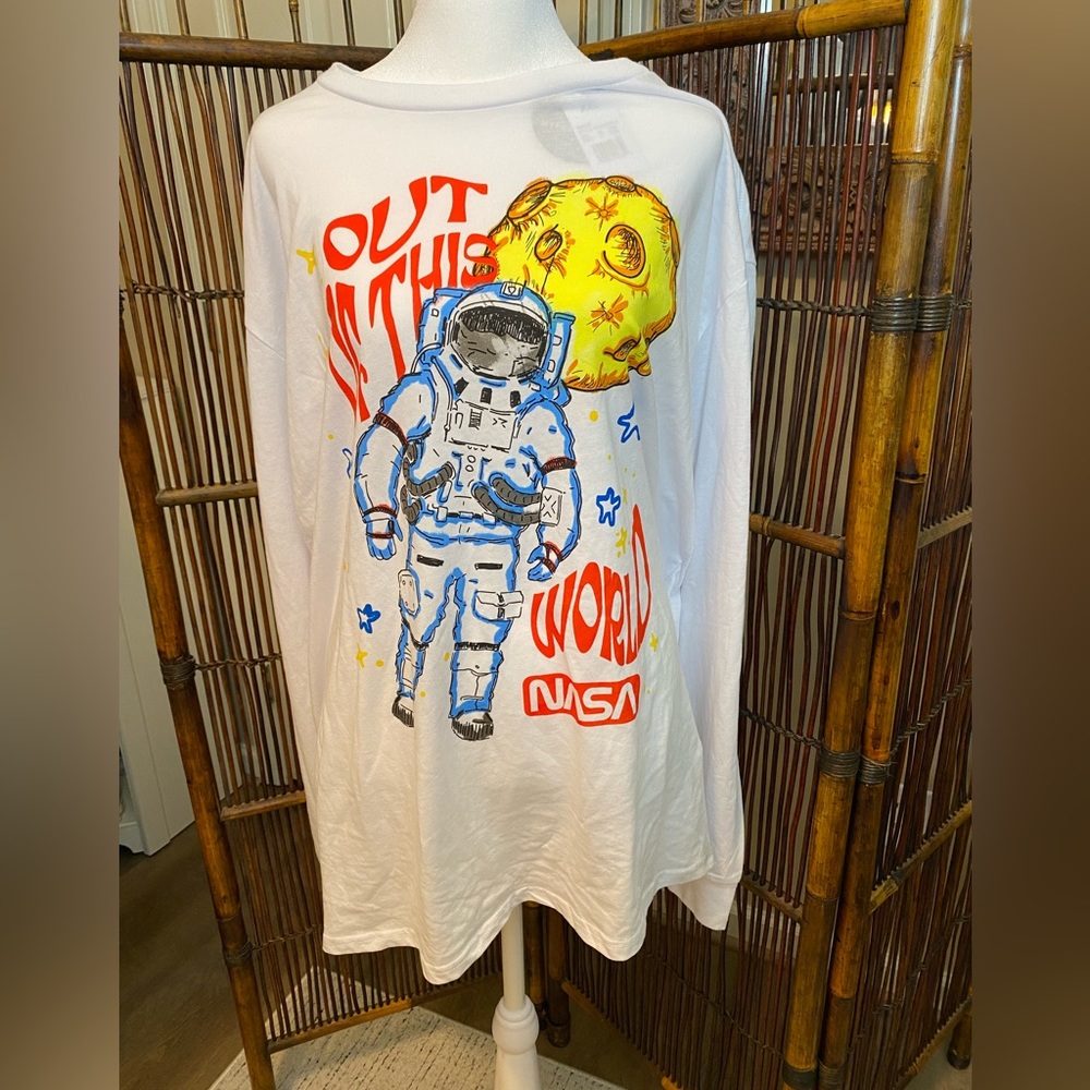 🥳HP🥳NWT OUT OF THIS WORLD NASA LONG SLEEVED T-SHIRT